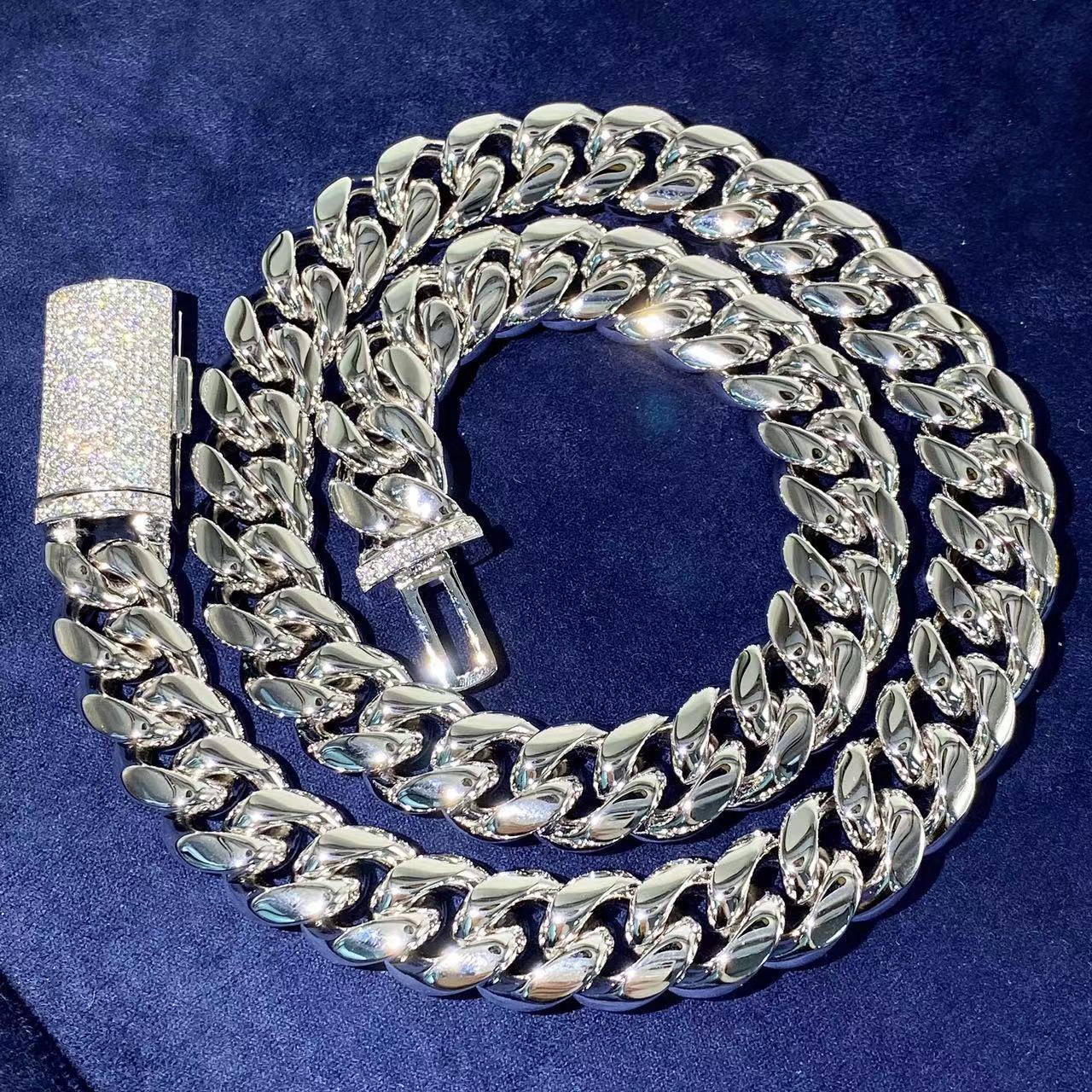 VVS1 Moissanite Buckle Cuban Link Chain