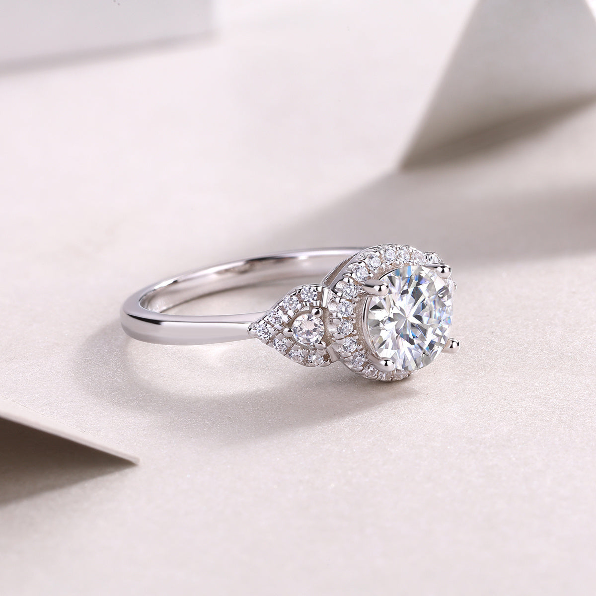 1.5 Carat Round-Cut VVS1 Moissanite Engagement Ring – 925 Silver