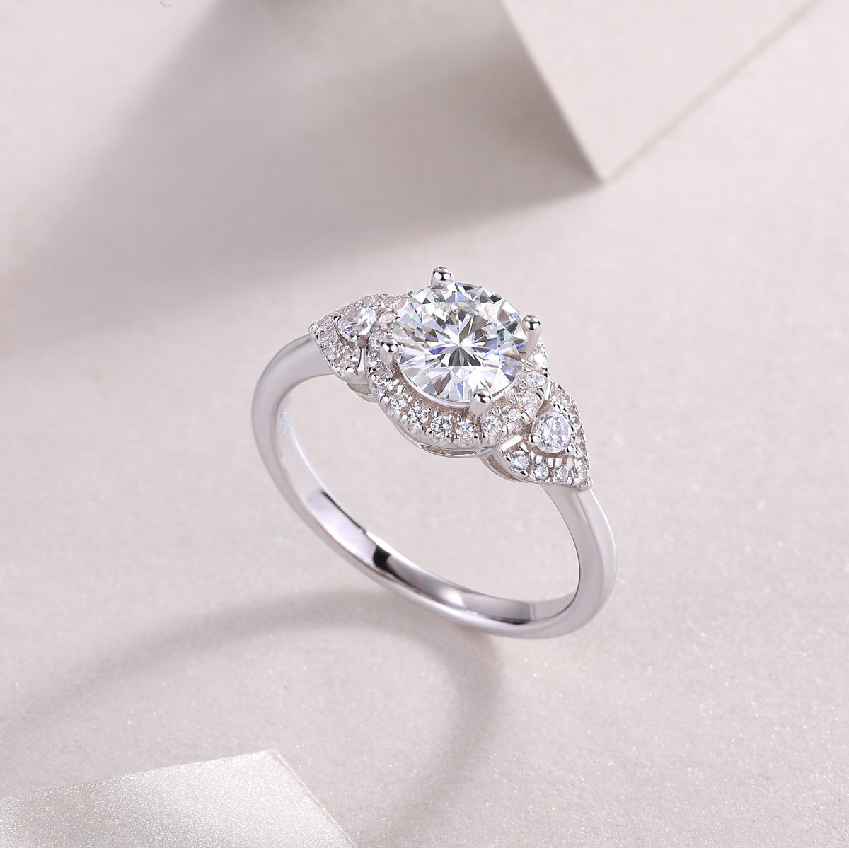 1.5 Carat Round-Cut VVS1 Moissanite Engagement Ring – 925 Silver